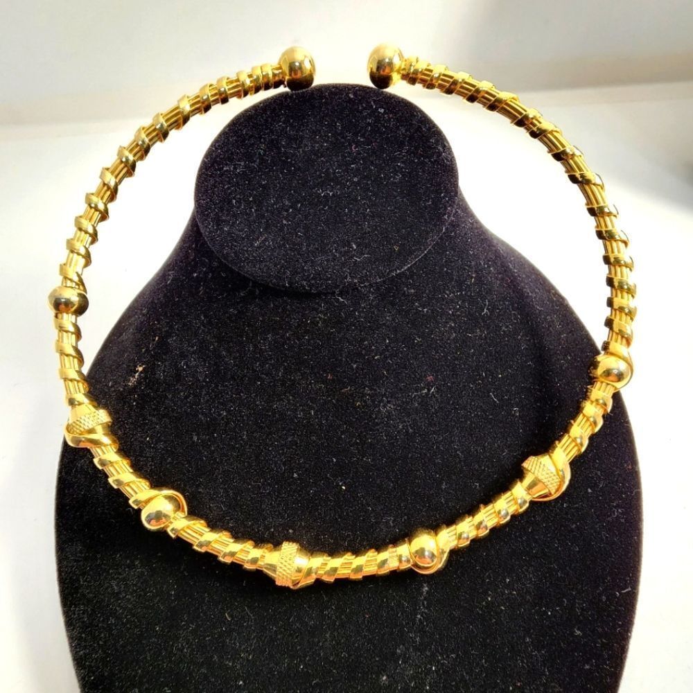 Gold tone round choker